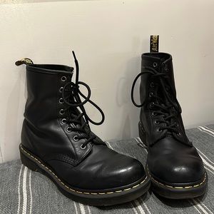 Dr. Martins ( Black ) Women’s 10